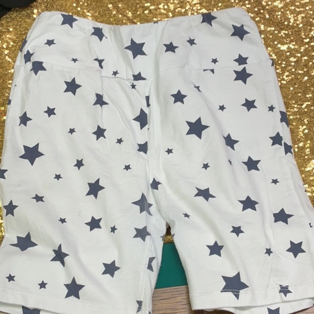 Star-Patterned White and Black Women's Shorts